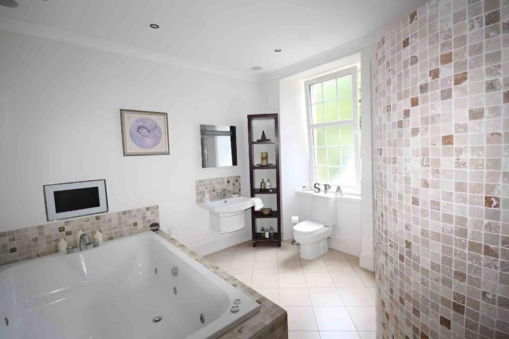 Island Seaview Villa With Swim Spa & Sauna Rothesay 외부 사진